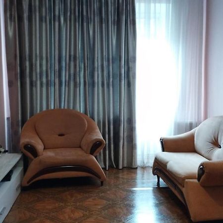 2К. Центр Возле Гуливера.Бассейная 10 Appartement Kiev Buitenkant foto
