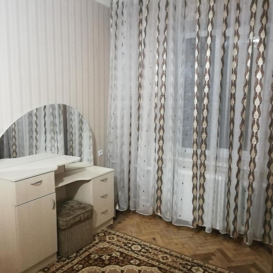 2К. Центр Возле Гуливера.Бассейная 10 Appartement Kiev Buitenkant foto