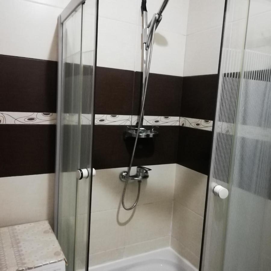 2К. Центр Возле Гуливера.Бассейная 10 Appartement Kiev Buitenkant foto