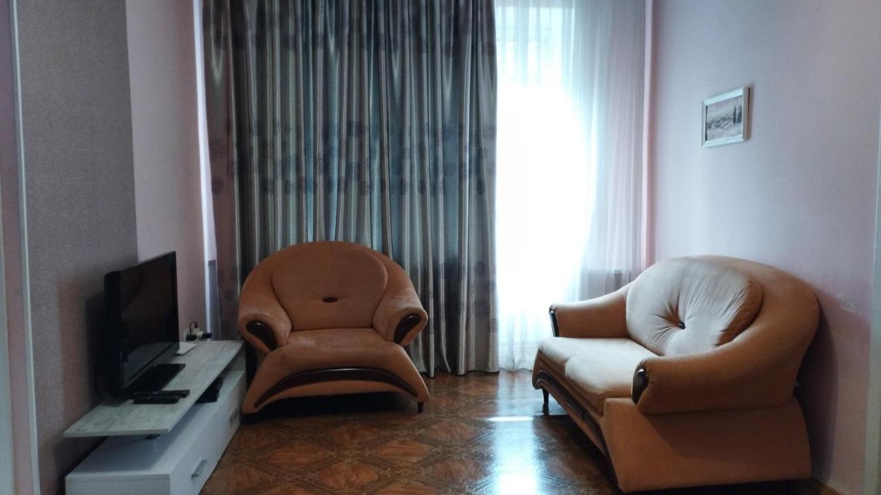 2К. Центр Возле Гуливера.Бассейная 10 Appartement Kiev Buitenkant foto